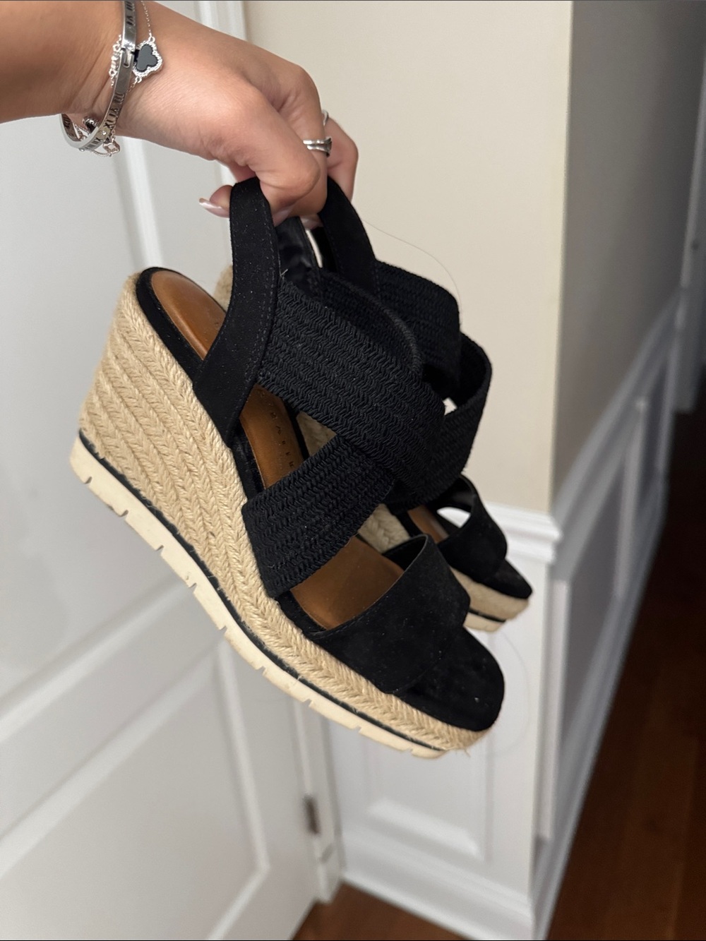 Women’s wedged heels size 6